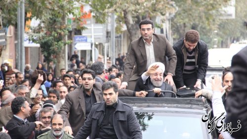 گزارش تصویری /ورود رییس جمهور به استان گلستان و استقبال پرشور مردم در مرکز استان