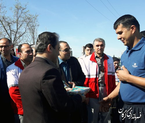 دکتر خاکی فرماندار مرکز استانه در آستان تحویل سال به استقابل مسافرین رفتند + عکس