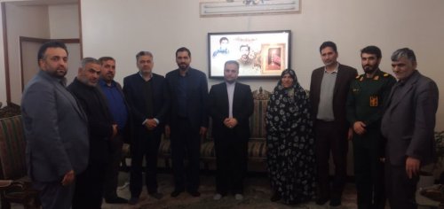 دیدار فرماندار شهرستان گرگان با خانواده شهید